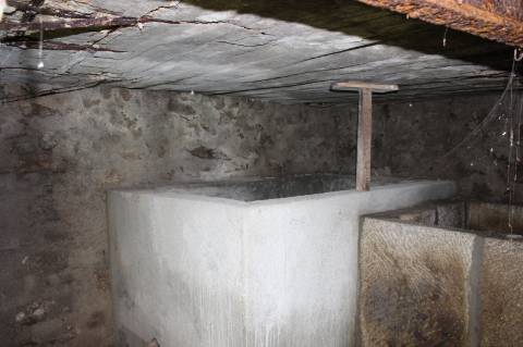 Moradia com Logradouro para Remodelar