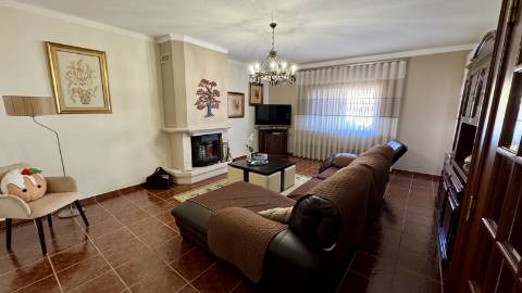 Moradia T5 e Terreno com 5000m2