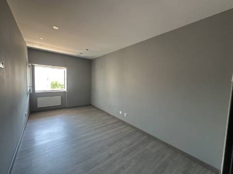 Apartamento T3 - Junto à Rotunda Europa