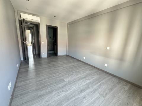 Apartamento T3 - Junto à Rotunda Europa