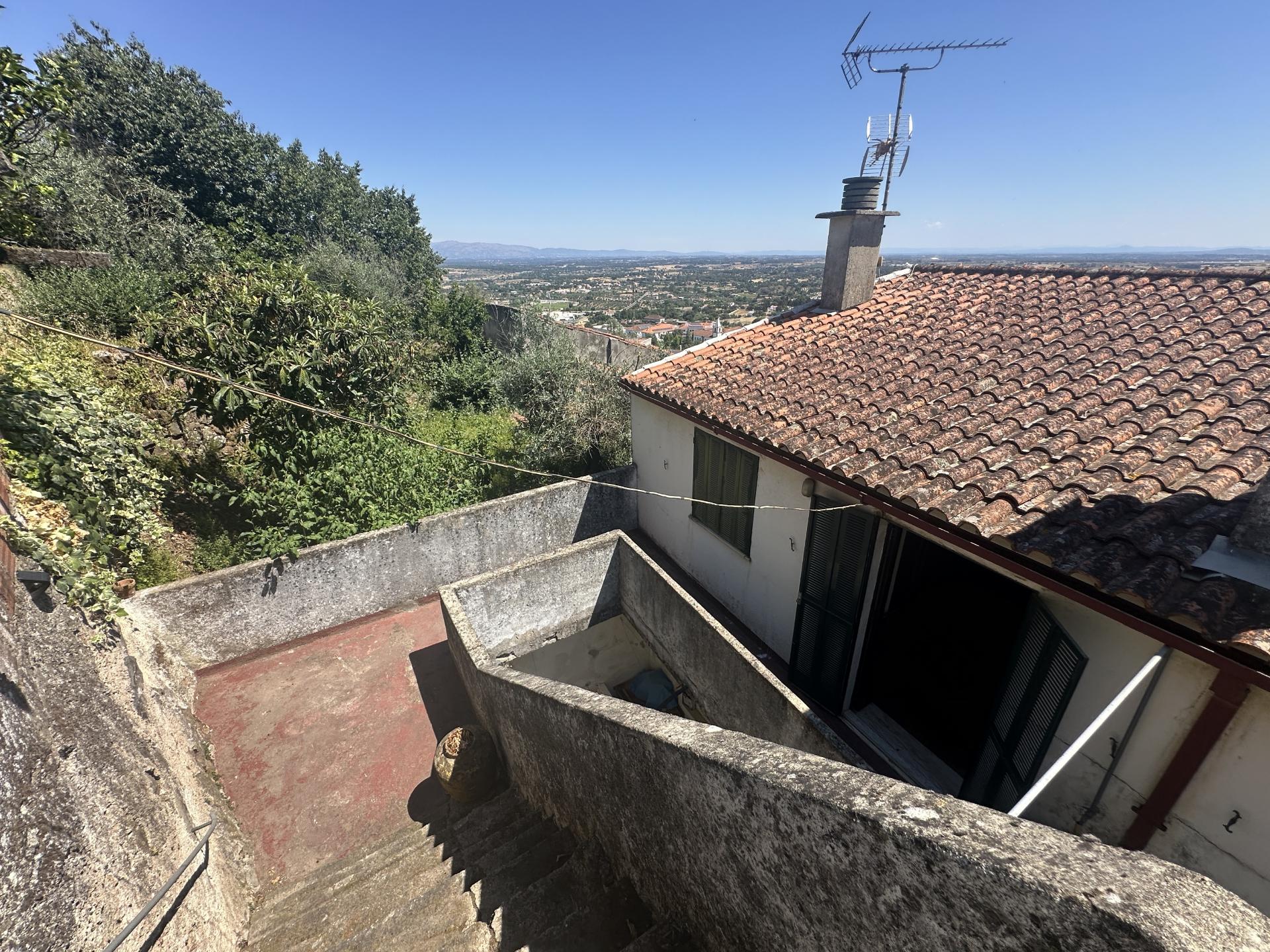Apartamento T4 com Terraço e Logradouro - Zona Histórica