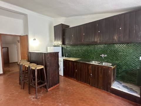 Apartamento T4 com Terraço e Logradouro - Zona Histórica