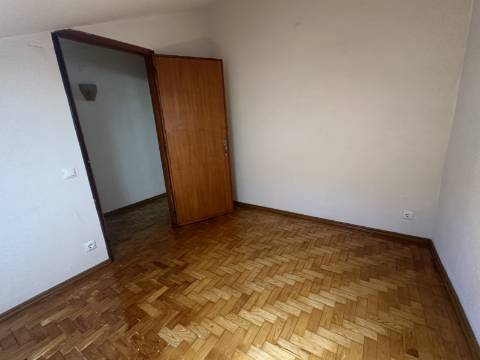 Apartamento T4 com Terraço e Logradouro - Zona Histórica