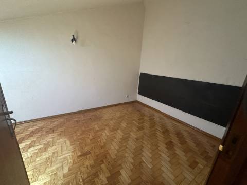 Apartamento T4 com Terraço e Logradouro - Zona Histórica