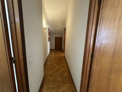 Apartamento T4 com Terraço e Logradouro - Zona Histórica