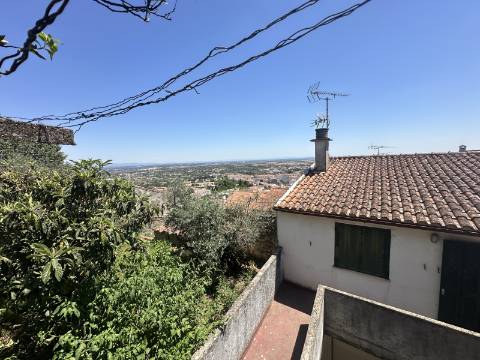Apartamento T4 com Terraço e Logradouro - Zona Histórica