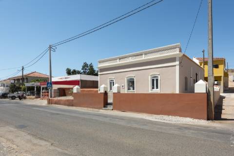 Moradia T3 com Piscina remodelada com gosto e qualidade