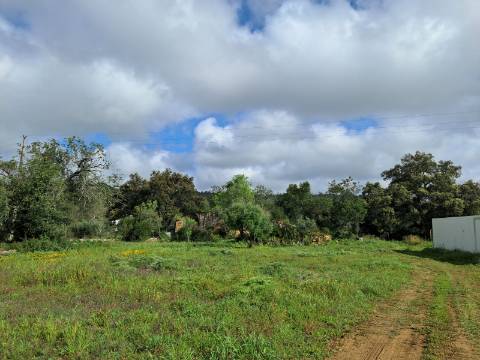 Terreno com Projeto Aprovado - Loulé
| Projeto para Moradia Térrea T3+1