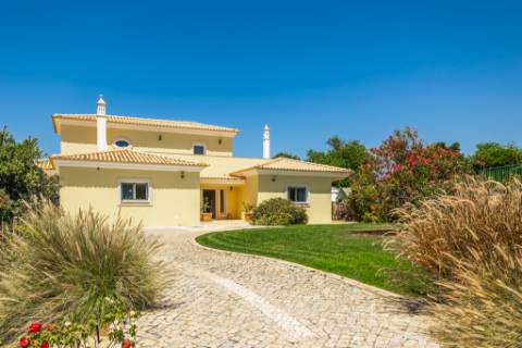 Boliqueime Moradia de Campo com 4+1 Quartos com18.350 m² de Terreno para Venda