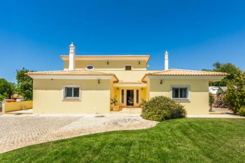 Boliqueime Moradia de Campo com 4+1 Quartos com18.350 m² de Terreno para Venda