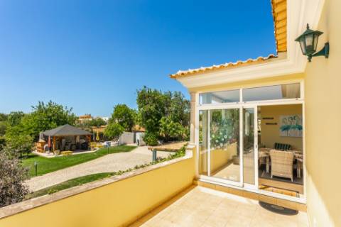 Boliqueime Moradia de Campo com 4+1 Quartos com18.350 m² de Terreno para Venda