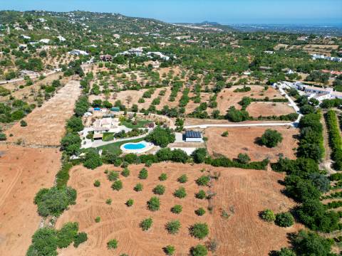 Boliqueime Moradia de Campo com 4+1 Quartos com18.350 m² de Terreno para Venda