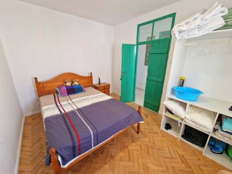Moradia exclusiva com 7 quartos e anexos!