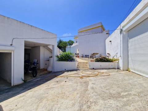 Moradia exclusiva com 7 quartos e anexos!