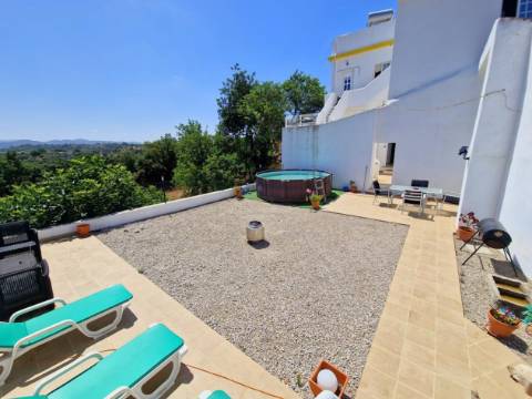 Moradia exclusiva com 7 quartos e anexos!