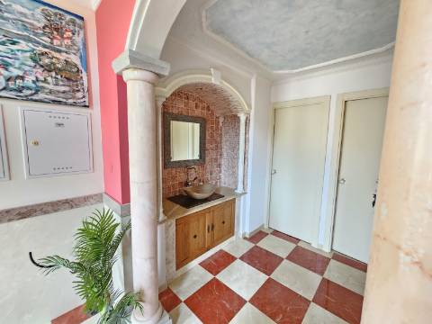 Moradia com 3+1 quartos e amplo terreno perto de Faro