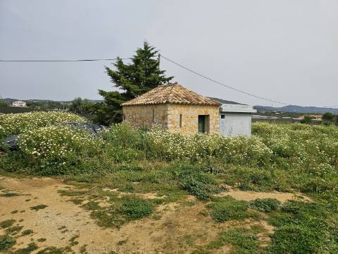 Moradia com 3+1 quartos e amplo terreno perto de Faro