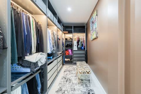 EXCLUSIVIDADE 
Magnifica propriedade contemporânea de 4 quarto com anexo.