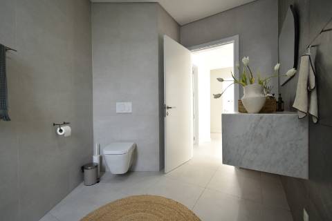 Moradia V4 com piscina e garagem perto Santa Barbara de Nexe