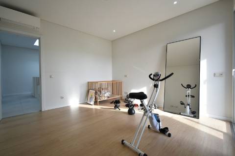 Moradia V4 com piscina e garagem perto Santa Barbara de Nexe
