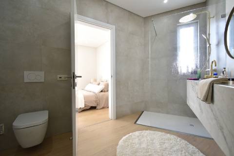 Moradia V4 com piscina e garagem perto Santa Barbara de Nexe