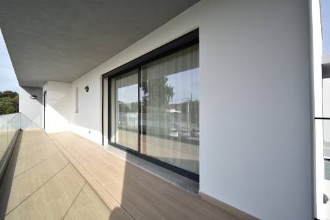 Moradia V4 com piscina e garagem perto Santa Barbara de Nexe