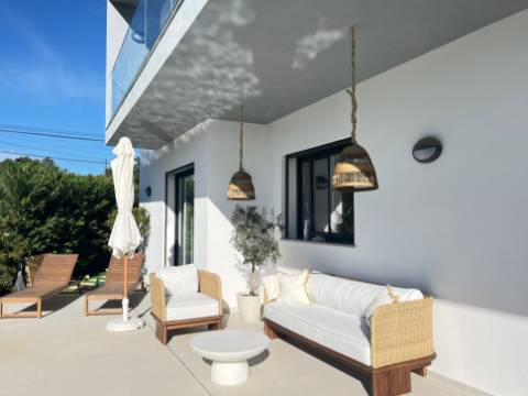 Moradia V4 com piscina e garagem perto Santa Barbara de Nexe