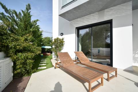 Moradia V4 com piscina e garagem perto Santa Barbara de Nexe
