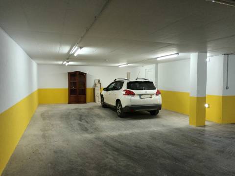 Moradia V4 com piscina e garagem perto Santa Barbara de Nexe