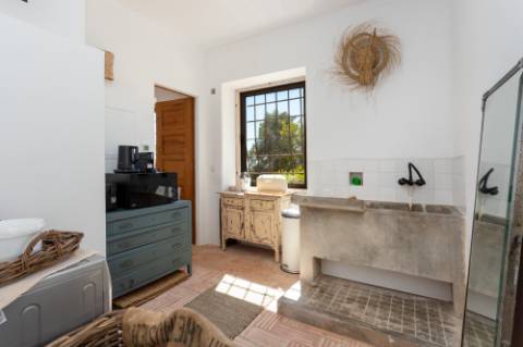 Linda moradia tipo Quinta renovada com 4 quartos e piscina