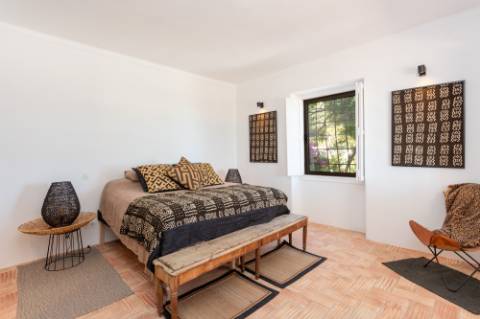Linda moradia tipo Quinta renovada com 4 quartos e piscina