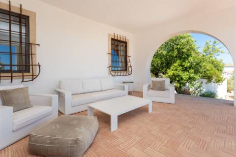 Linda moradia tipo Quinta renovada com 4 quartos e piscina