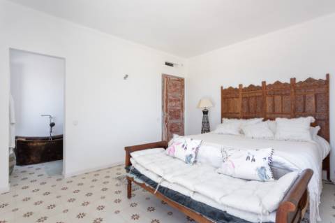 Linda moradia tipo Quinta renovada com 4 quartos e piscina