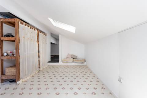 Linda moradia tipo Quinta renovada com 4 quartos e piscina