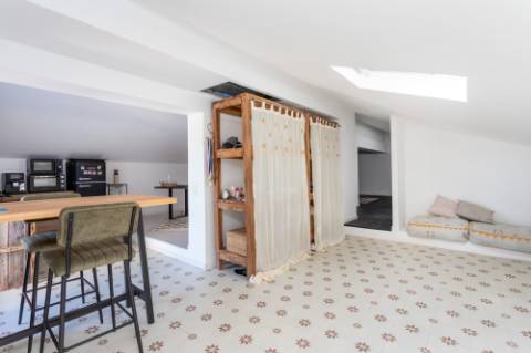 Linda moradia tipo Quinta renovada com 4 quartos e piscina