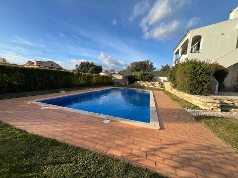 Excelente apartamento 3 quartos com piscina e garagem em Almancil