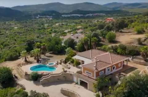 VENDIDA PELA 'TA MAISON DE RÊVE'