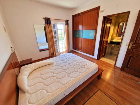 Moradia Espectacular com 5 quartos e piscina!