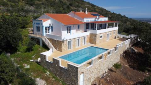 Moradia com vista mar para renovar