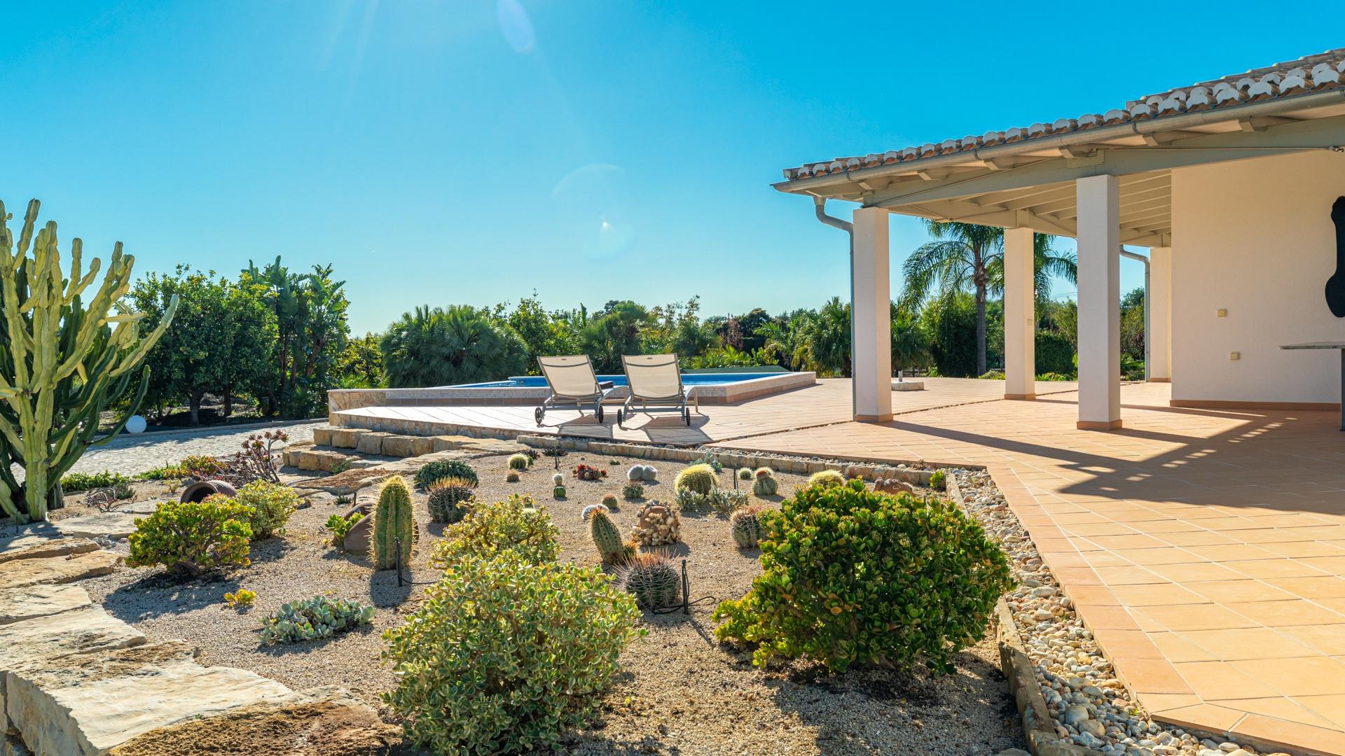 Magnifica moradia com vistas, piscina e largo terreno