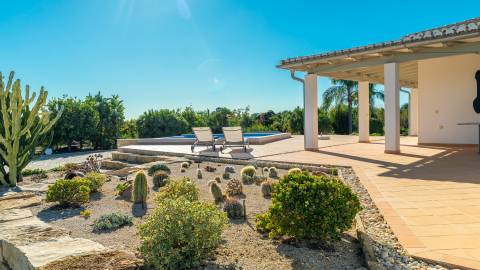 Magnifica moradia com vistas, piscina e largo terreno
