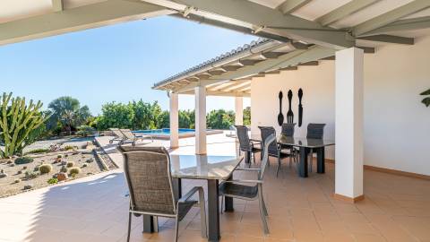 Magnifica moradia com vistas, piscina e largo terreno