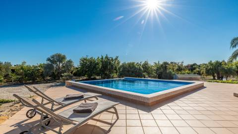 Magnifica moradia com vistas, piscina e largo terreno