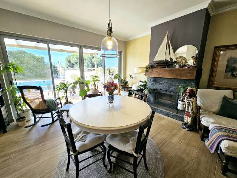 Moradia Moderna com Vista para a Ria Formosa e Rooftop Panorâmico
