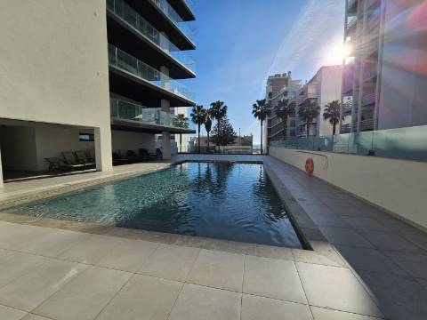 Apenas a 50 metros da praia - Fantástico Apartamento T2 com Terraço Privado em Quarteira