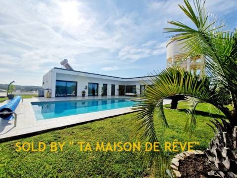 VENDIDA PELA ' TA MAISON DE RÊVE'