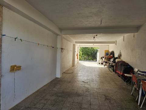 Duas Moradias numa Única Propriedade - Oportunidade Imperdível em Quarteira