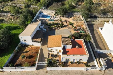 Moradia 2 quartos com piscina + anexo para venda em Loulé