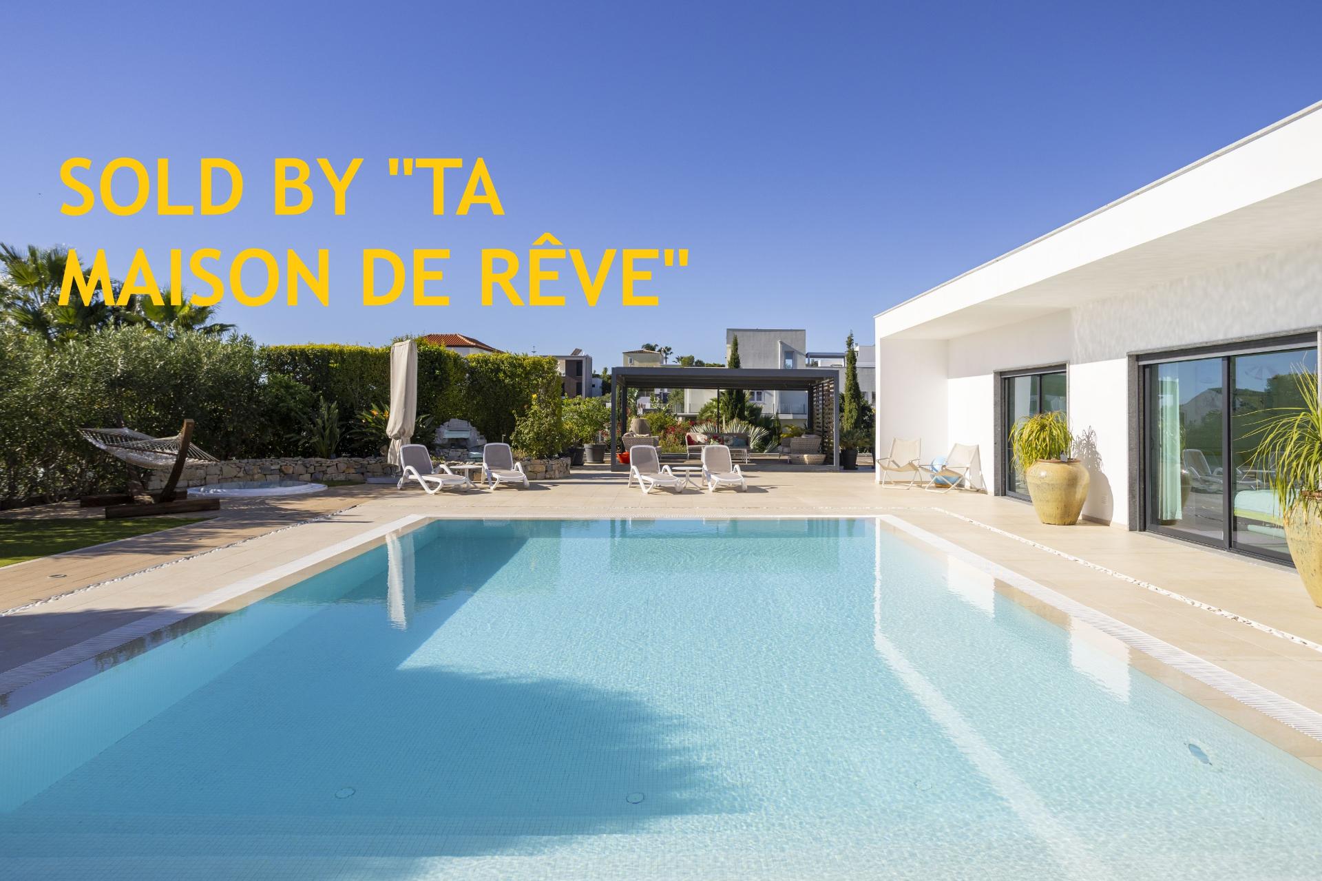 VENDIDA PELA ' TA MAISON DE RÊVE'