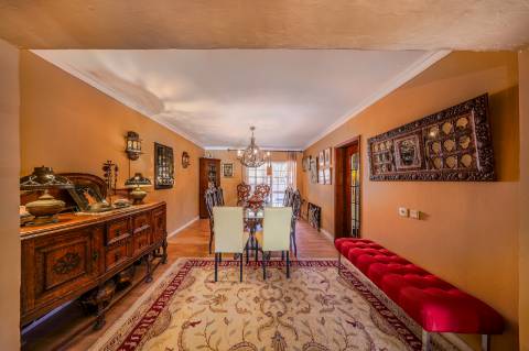 Villa de luxo com 4 quartos, casa de hóspedes e vistas deslumbrantes para o campo